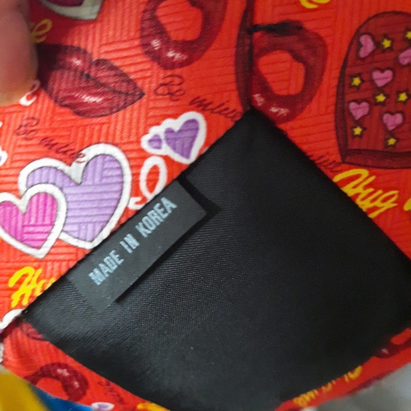 Men's Vintage Valentine's fun hearts tie - Picture 3 of 3